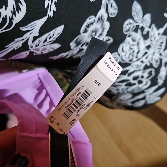 NEVER worn with tags VS Bra top - Picture 3 of 3